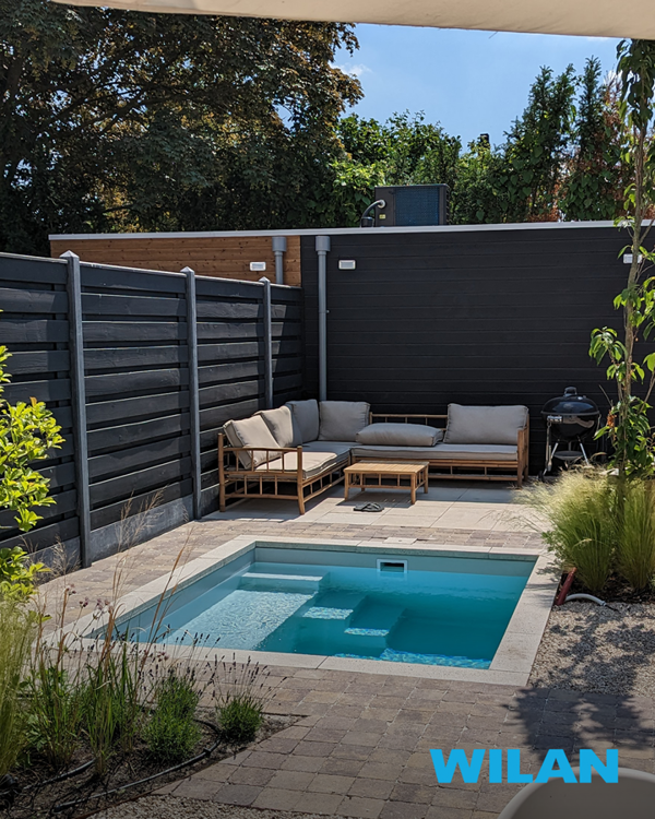 Perfekte Gartenoase Mit Klarem Wasser